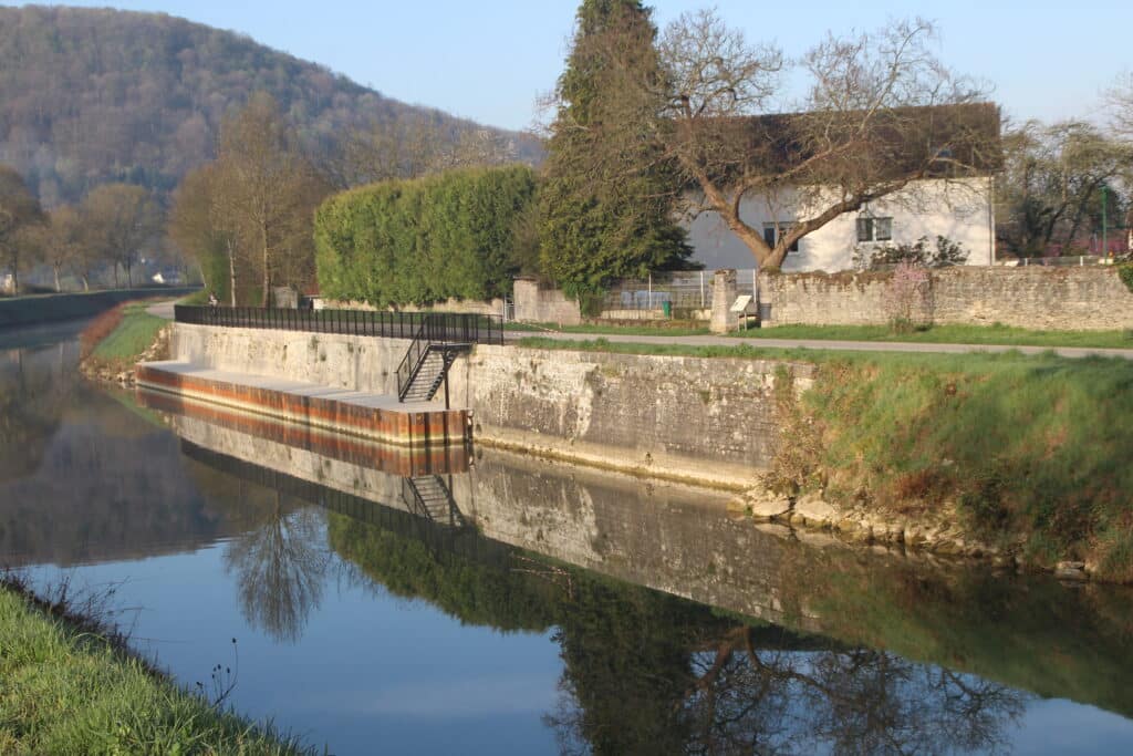 Les Voyageurs du Canal- Chambres et Table d'Hôtes près de Besançon