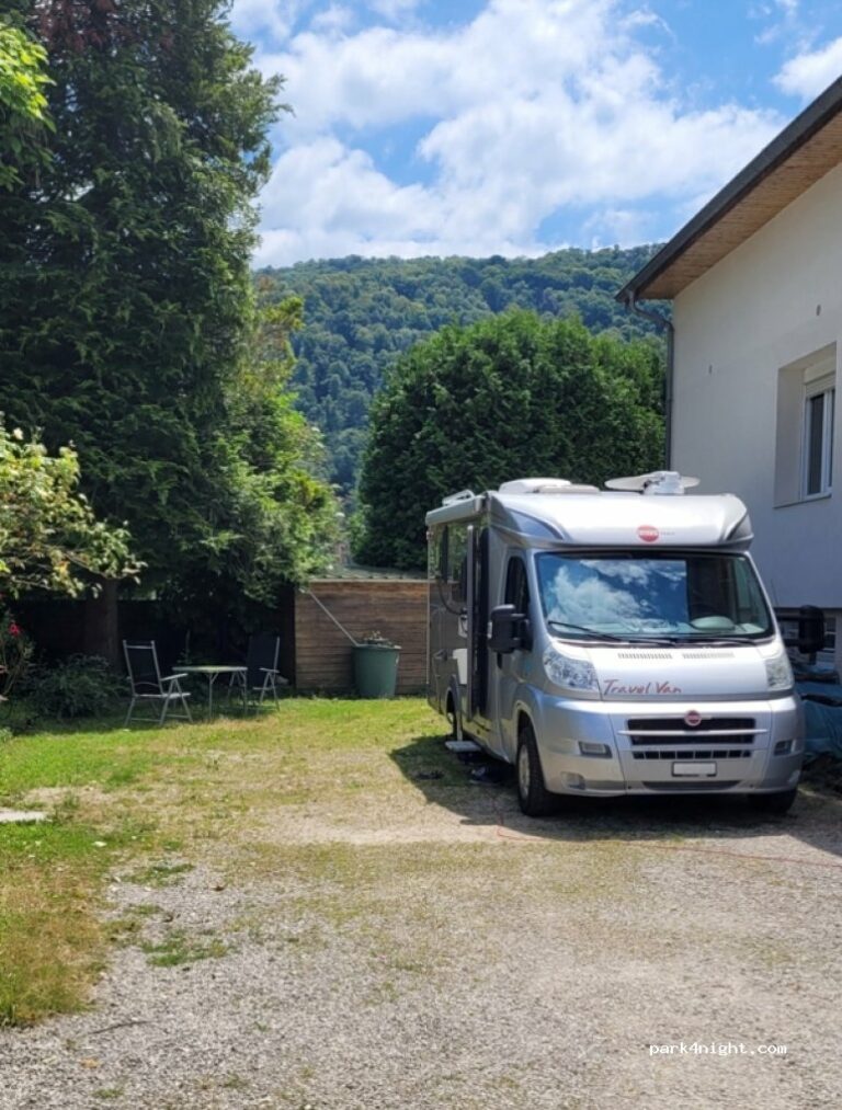 Place pour stationnement de camping car
